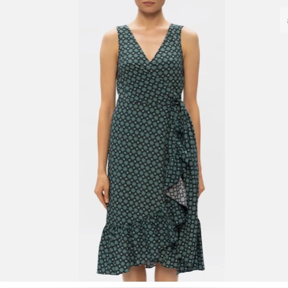 ✨⚡️💥 TORY BURCH Ruffle Wrap Black Batik Medallion Dress NWT - Picture 3 of 9